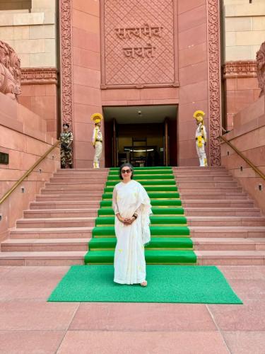 Sagarika Ghose offers tributes to Mahatma Gandhi and Lal Bahadur Shastri at Central Hall , Parliament on 2-10-2024